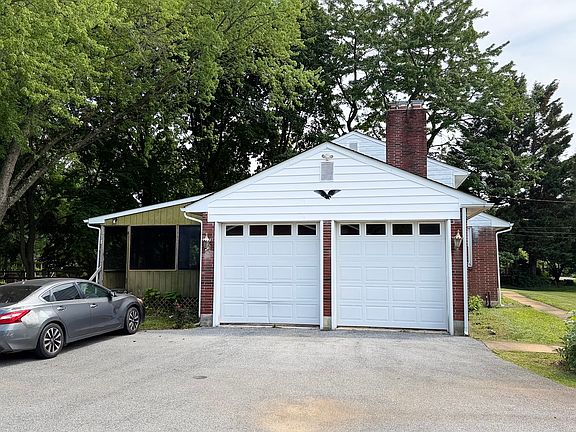 3rd image of 2923 Shipley Rd