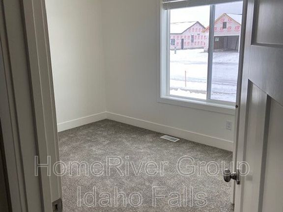 4th image of 4186 N Orwell Ave