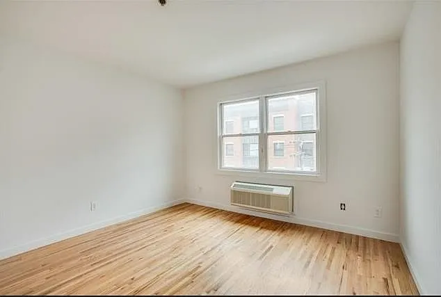 202 Grand St #6B — Photo 5