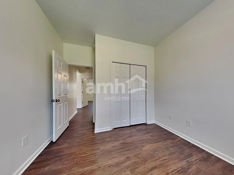 632 Stonebridge Cir — Photo 16
