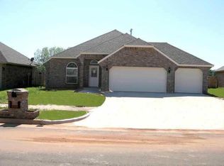 1901 Mead Ln, Moore, OK 73160