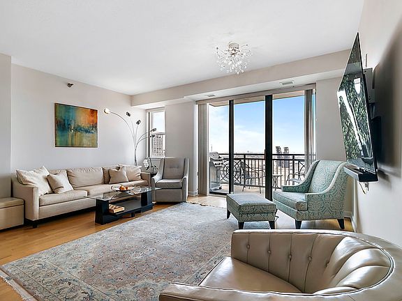 4th image of 5 E 14th Pl APT 1606