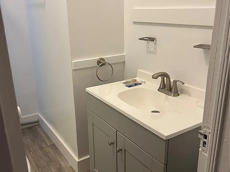 112 Main St #B — Photo 6