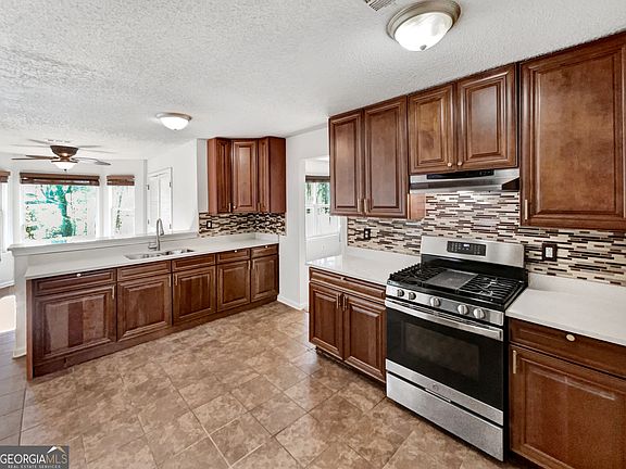 2nd image of 2438 Briar Knoll Rd