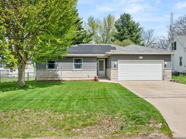 323 W Church St, Genoa, IL 60135