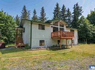 214 Cougar Ln, Port Angeles, WA 98362