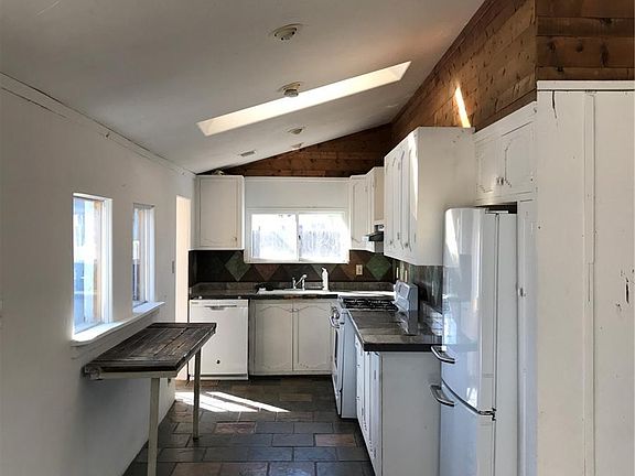 2nd image of 518 Cedar St