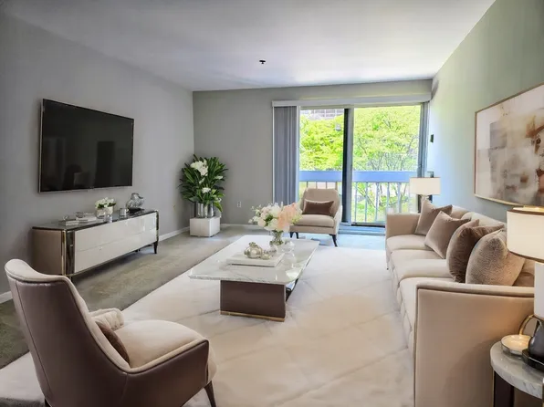 950 Mass Ave #402, Cambridge, MA 02139