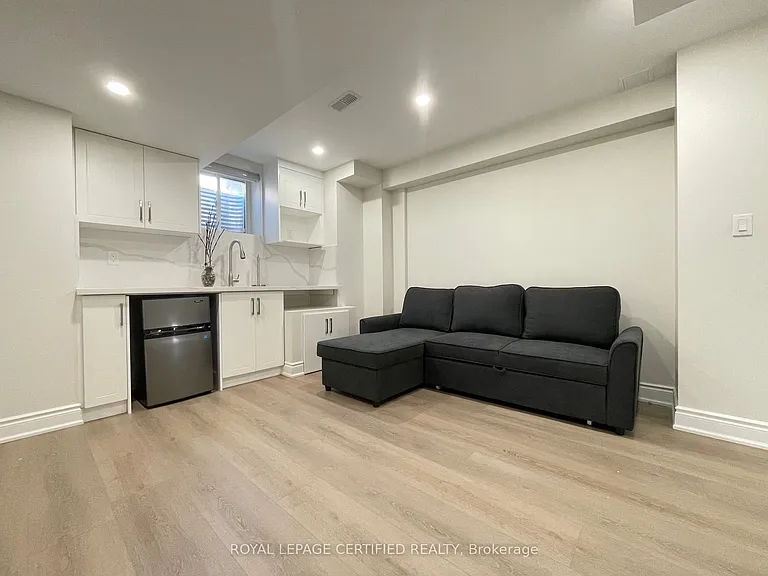1227 McPhedran Point #2 — Photo 7
