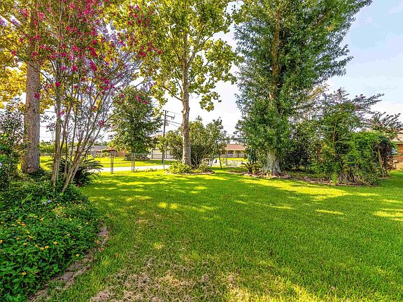 4th image of 203 Saint Agnes Dr