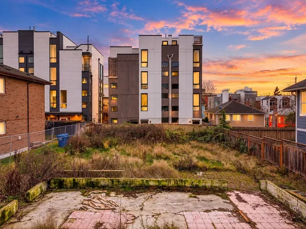 927 NW 57th Street, Seattle, WA 98107
