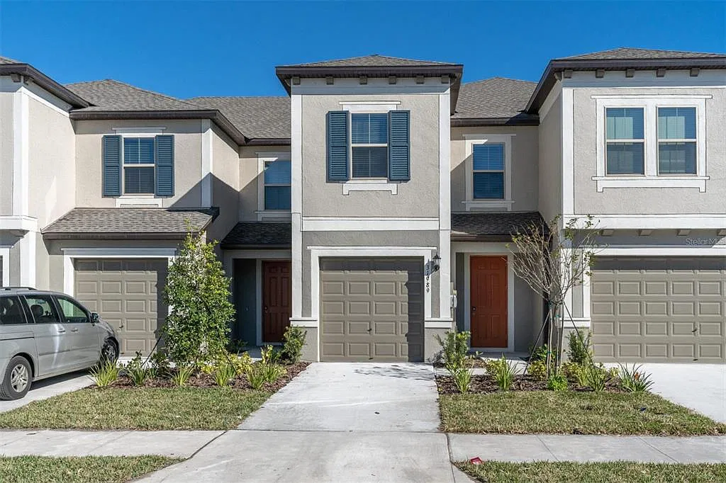 3 bed, 2.5 bath, 1760 sqft, $2,300 — Photo 1
