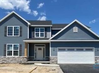 195 Valley Hall Dr, Perrysburg, OH