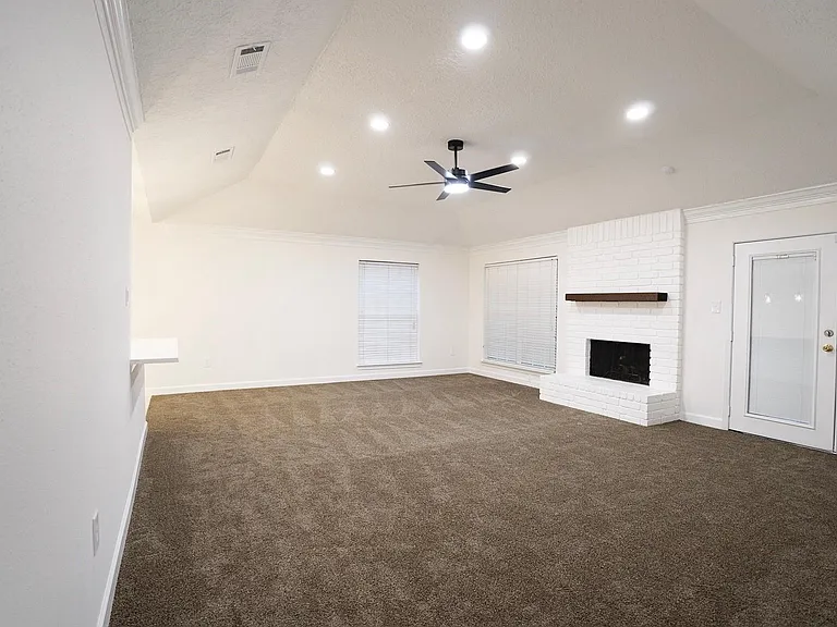 3403 Honey Creek Dr — Photo 7
