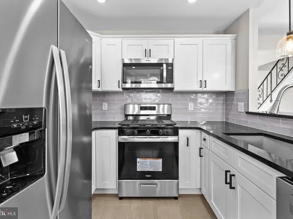 2417 Vista St, Philadelphia, PA 19152