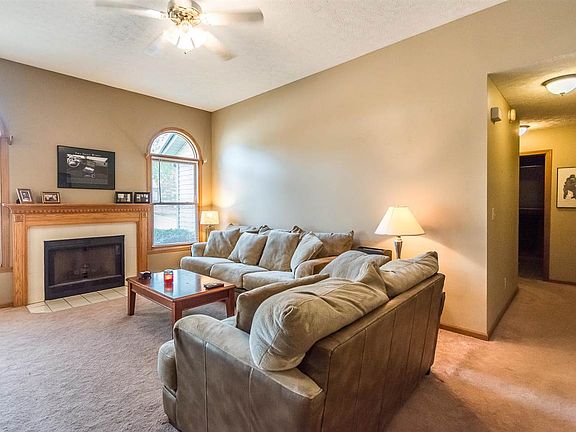 5th image of 844 E Wildflower Dr
