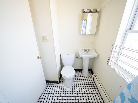 2nd image of 7 Franklin St #3RR