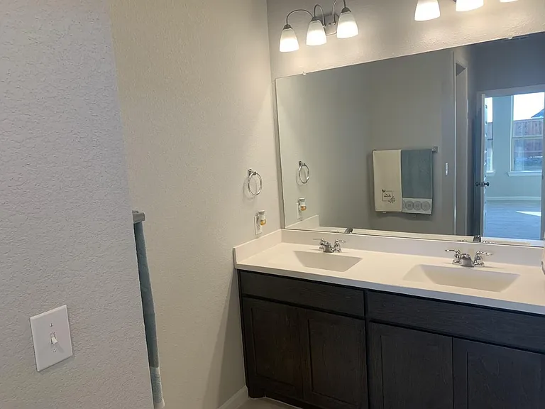 1821 Leo Dr — Photo 9