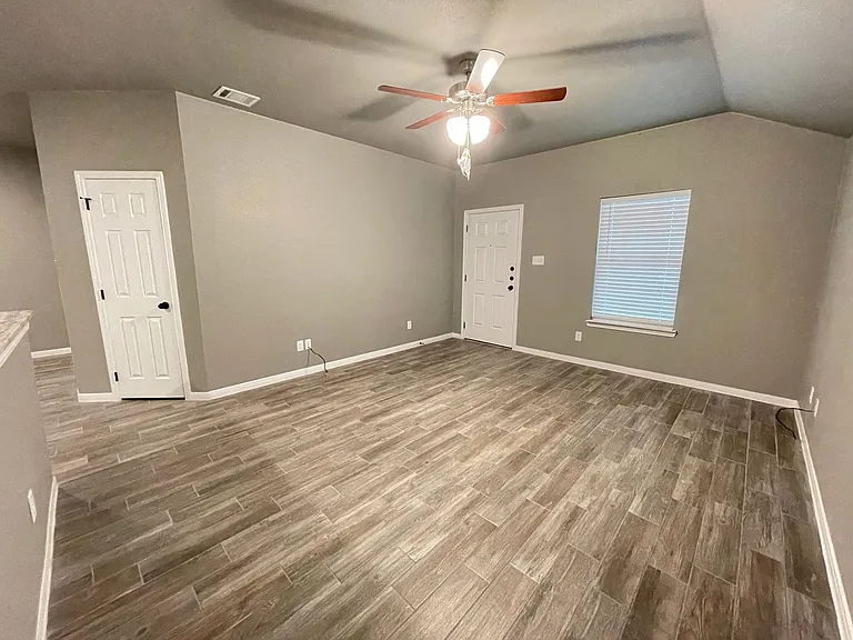 208 W Beeline Ln — Photo 3