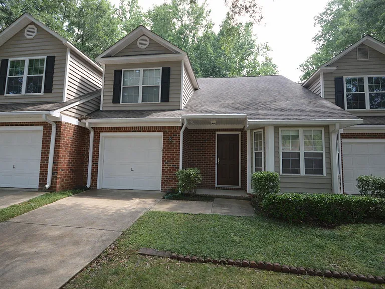 3319 Philmont Dr — Photo 1