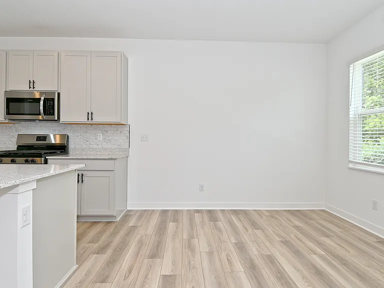 1728 Trinity Ln — Photo 10