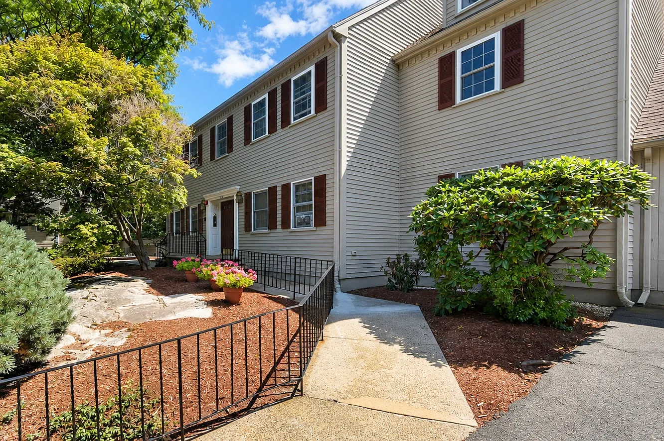 1 bed, 942 sqft, $2,100 — Photo 1