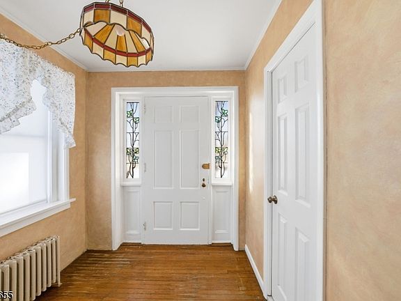 3rd image of 249 Parish Dr