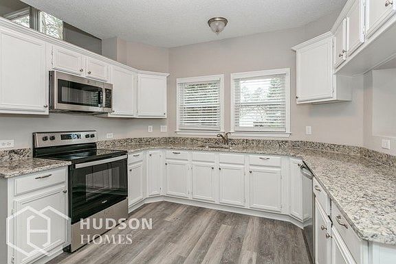 5th image of 7013 Surrey Dr
