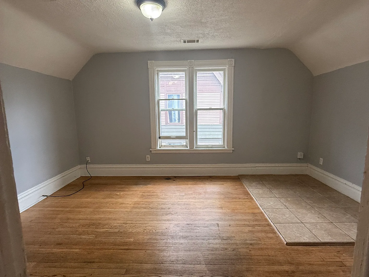 2 bed, 1150 sqft, $975 — Photo 2