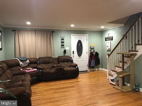 5th image of 229 Wilde Ave