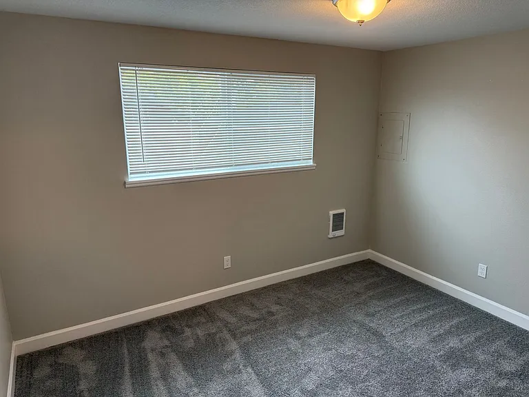 MAC CITY APARTMENTS — Photo 10
