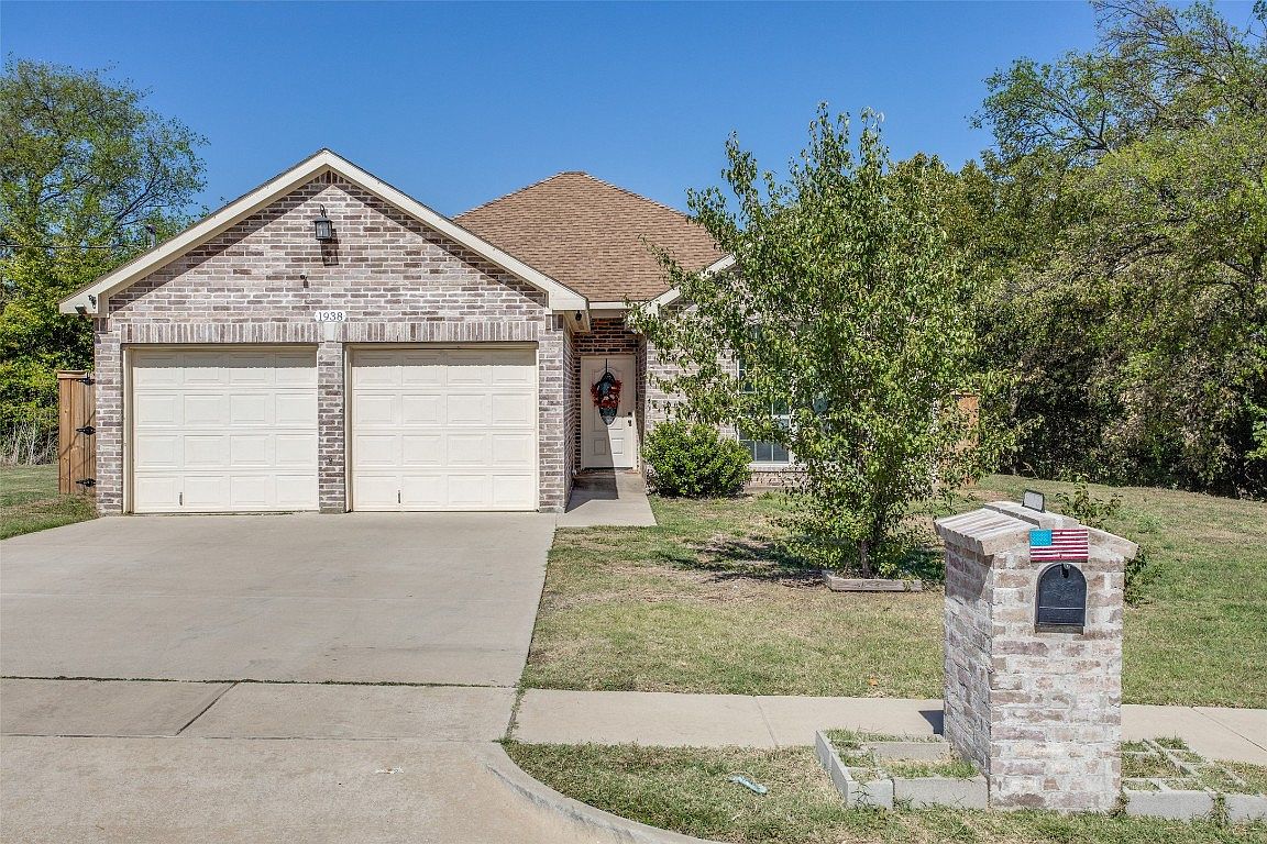 1938 Beaumont St, Grand Prairie, TX 75051 | Zillow