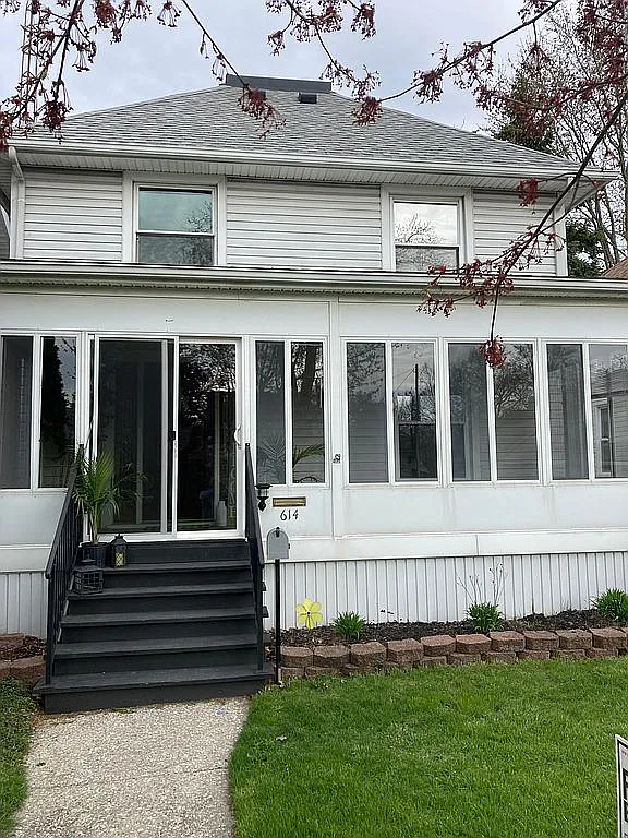 614 Smith St photo 1