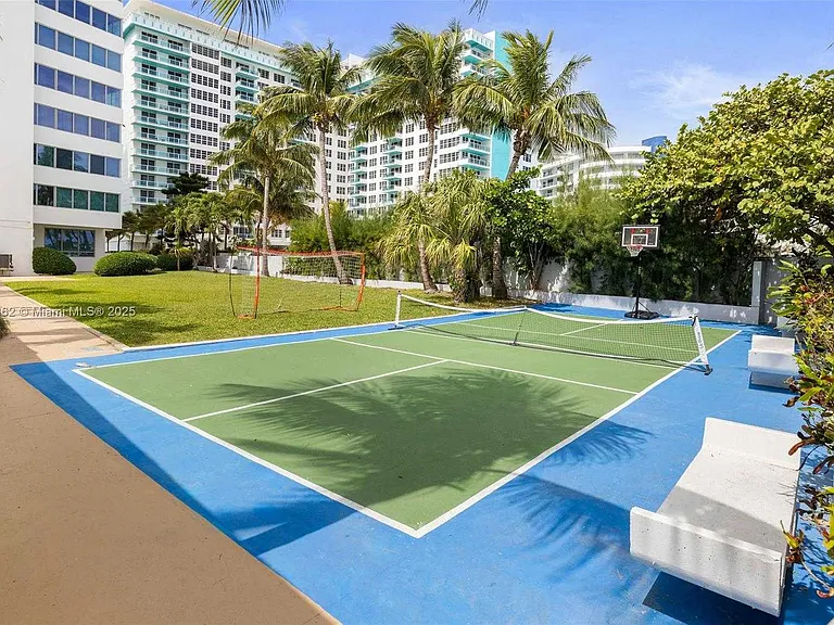 Collins Ave — Photo 24