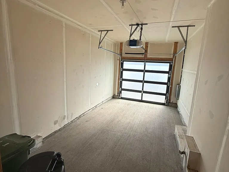 92 Longworth Ave — Photo 40