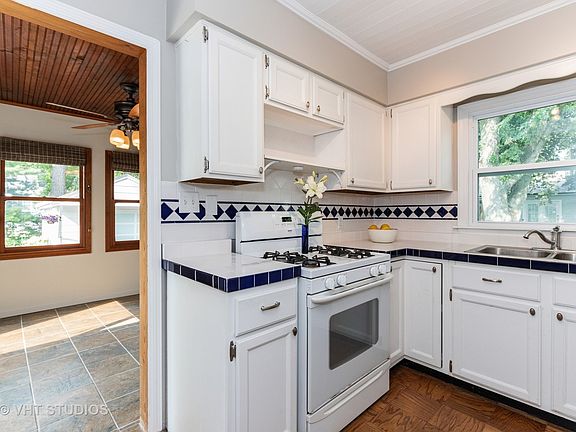 5th image of 25090 W Edgar Ave