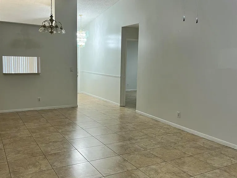 5672 Biscayne Dr S — Photo 14