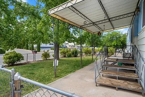 6831 Jade Park Ave NE — Photo 2