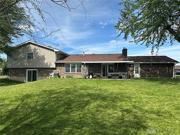 3rd image of 2419 Meadowgreen Dr