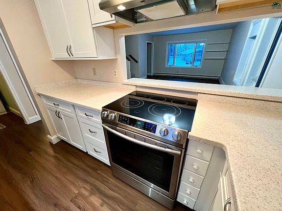 5th image of 1701 2nd Ave Unit 9