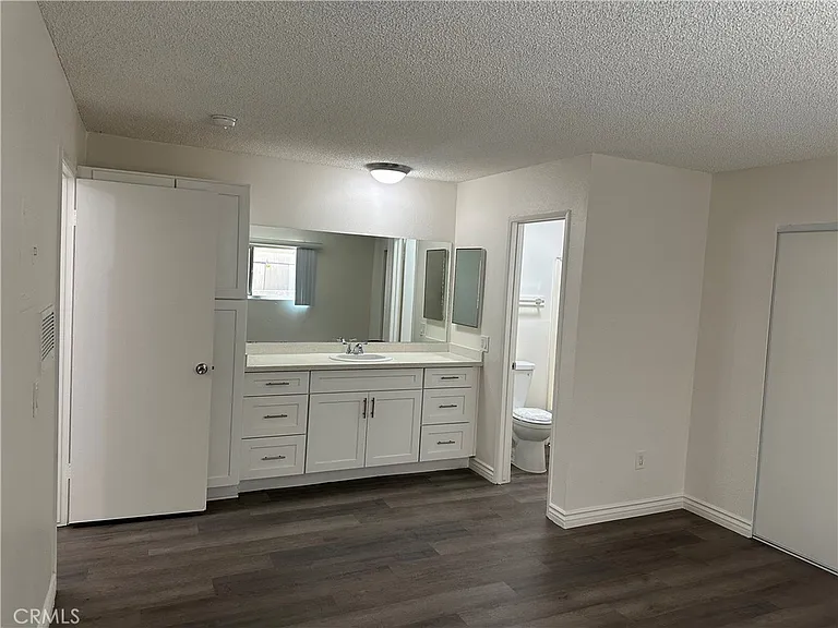 7055 Etiwanda Ave #102 — Photo 12