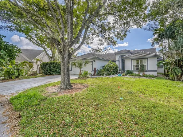 7102 NW 45th Ave, Coconut Creek, FL 33073