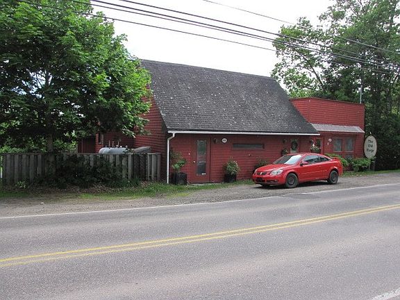 4th image of 585 Saint George St