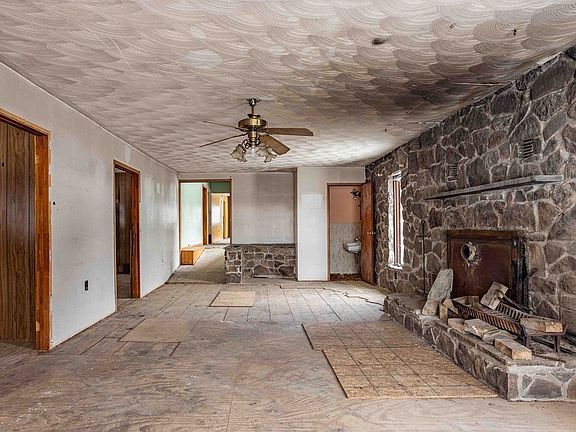 3rd image of 189 Potter Brook Rd