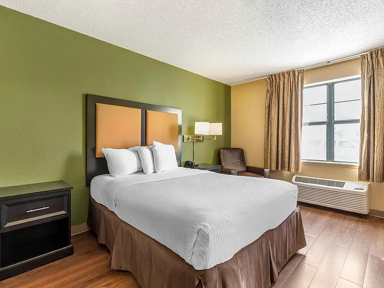 Studio Suite - 1 Queen Bed