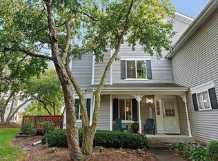 1273 Sandhurst Ln, South Elgin, IL 60177