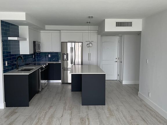 2nd image of 100 Bayview Dr #102