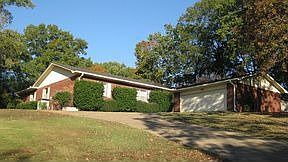 1st image of 302 Leigh Cir