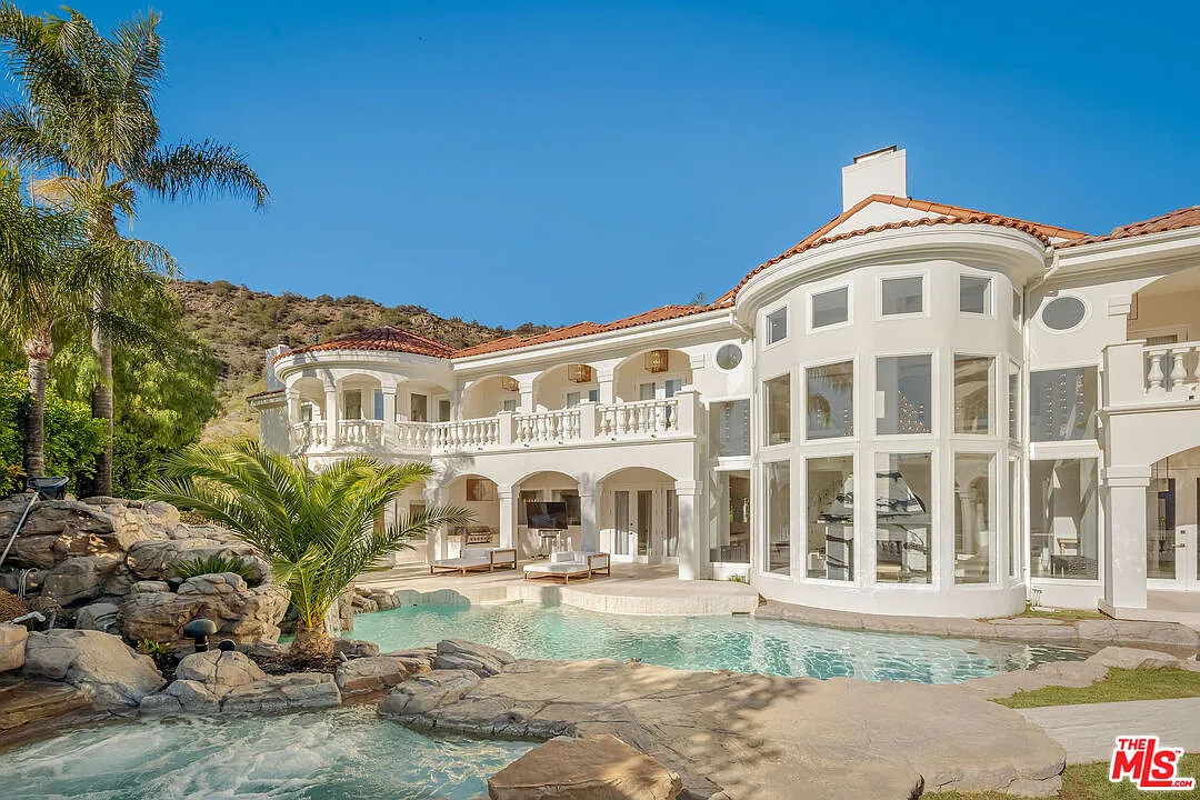 6 bed, 6.0 bath, 7547 sqft, $49,999 — Photo 1