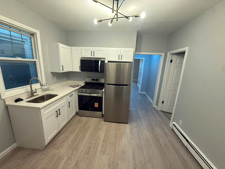 150 S 10th St #1 — Photo 11